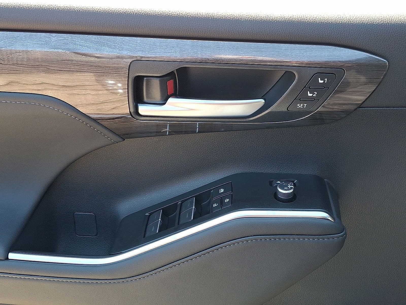 Thumbnail: 2026 Toyota Highlander - 10