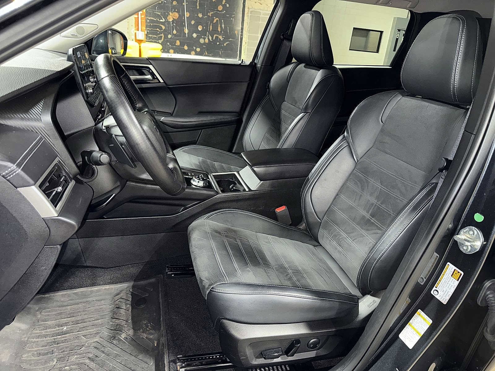 Thumbnail: 2024 Mitsubishi Outlander - 15