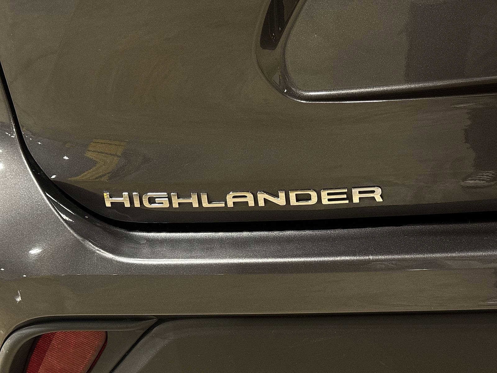 Thumbnail: 2023 Toyota Highlander - 27