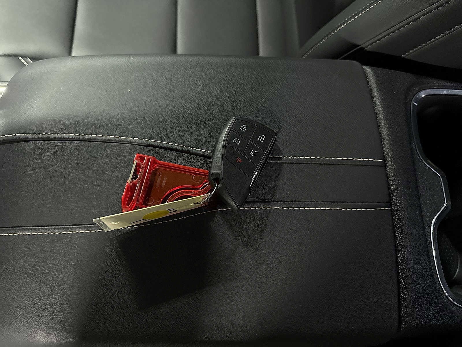 Thumbnail: 2025 GMC Acadia - 33