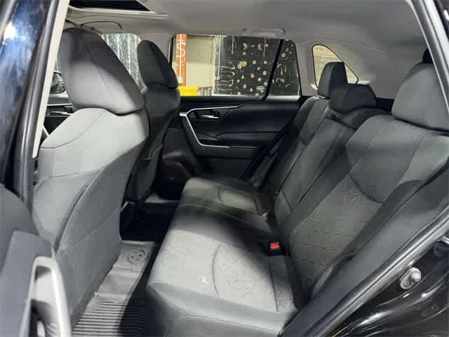 2022 Toyota RAV4 XLE 17