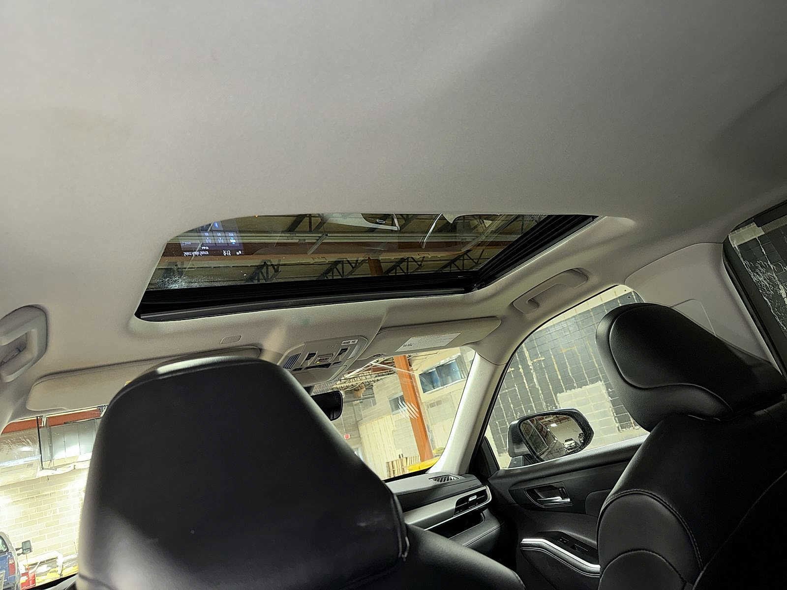 Thumbnail: 2022 Toyota Highlander - 25