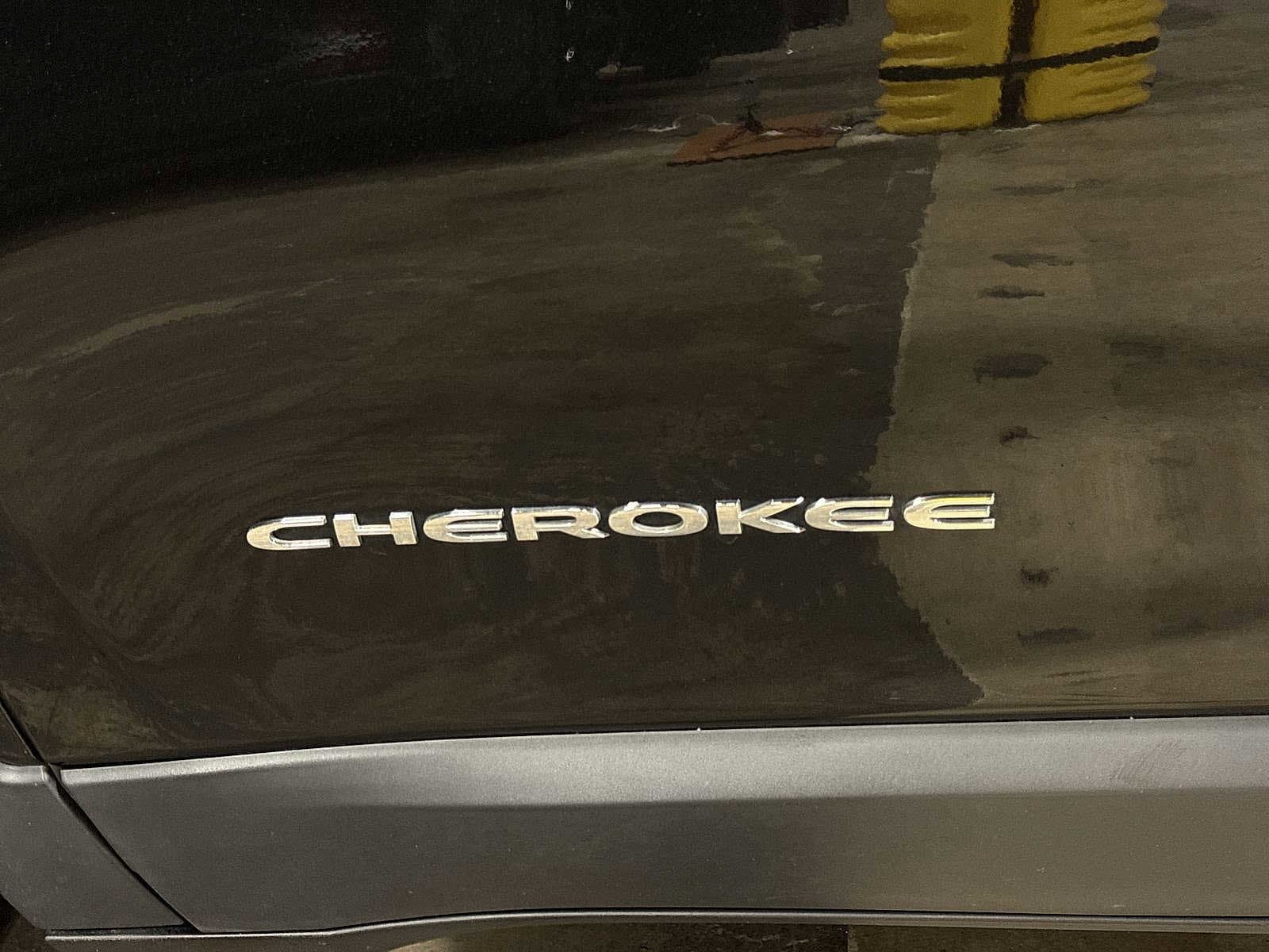 Thumbnail: 2015 Jeep Cherokee - 24