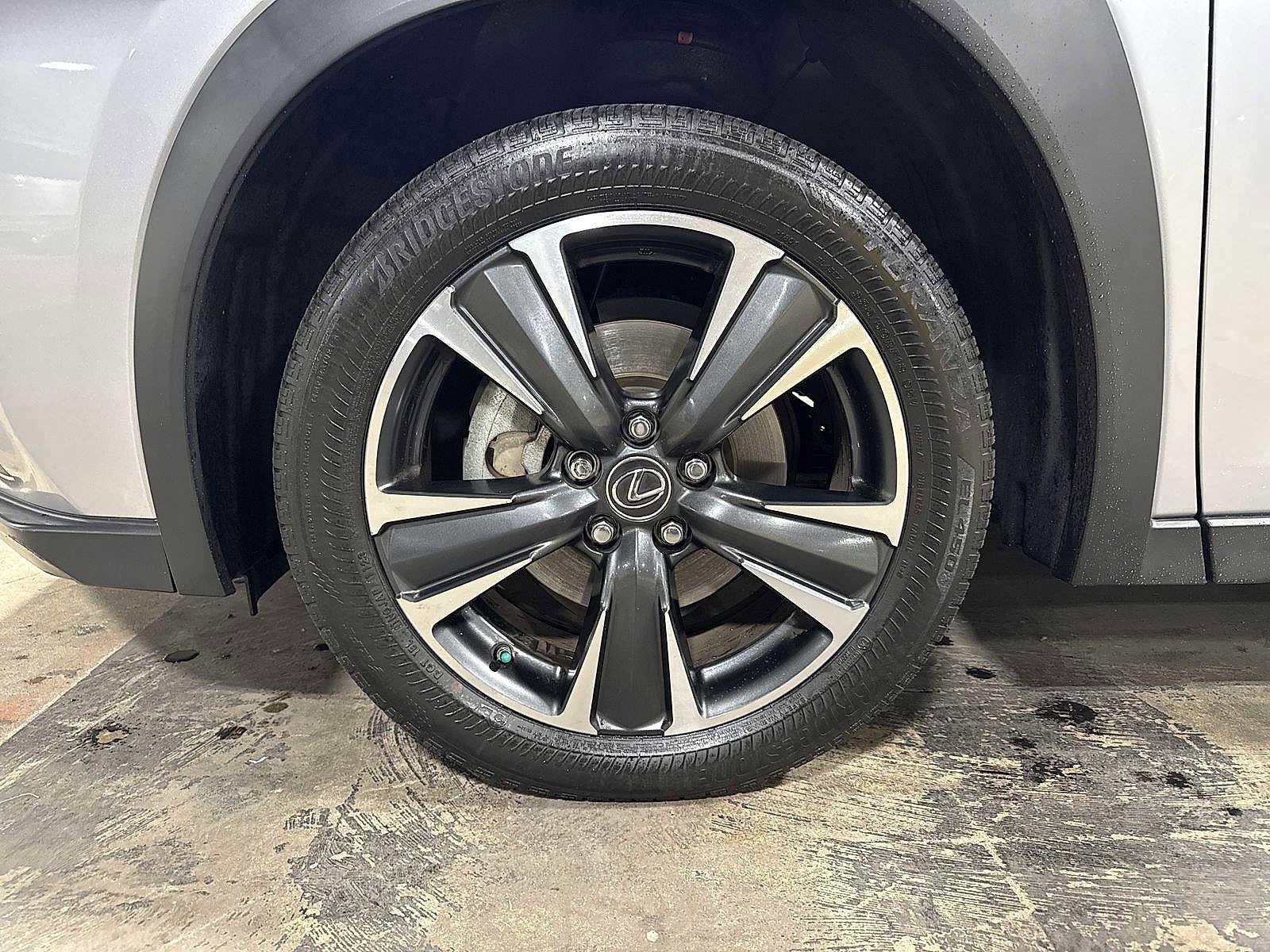Thumbnail: 2023 Lexus UX - 10
