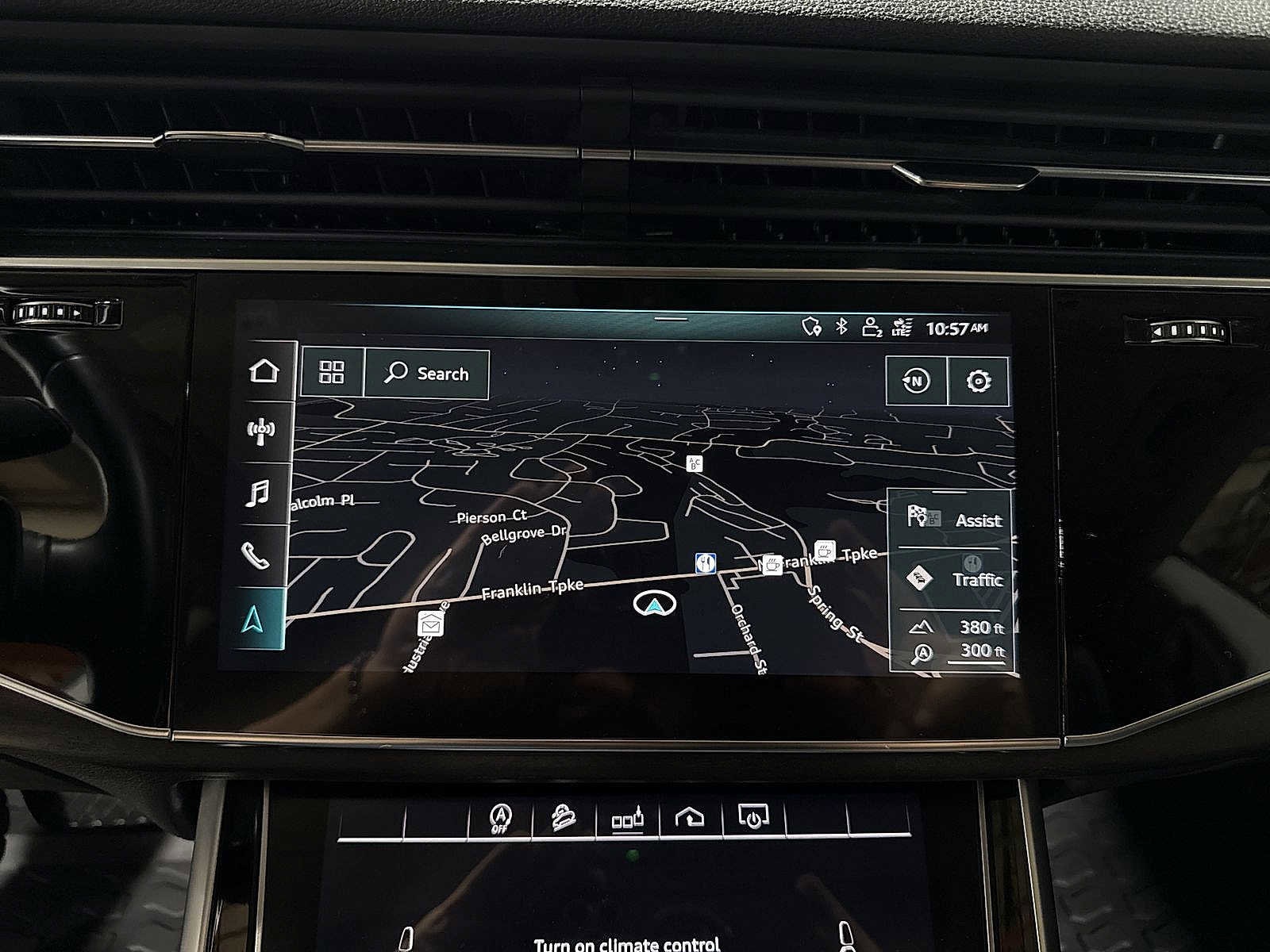 Thumbnail: 2020 Audi Q8 - 20