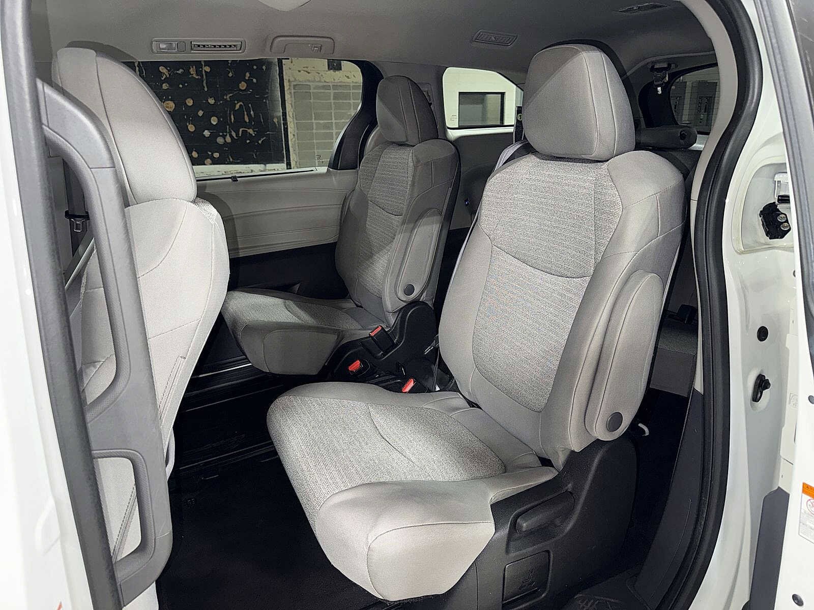 Thumbnail: 2022 Toyota Sienna - 17