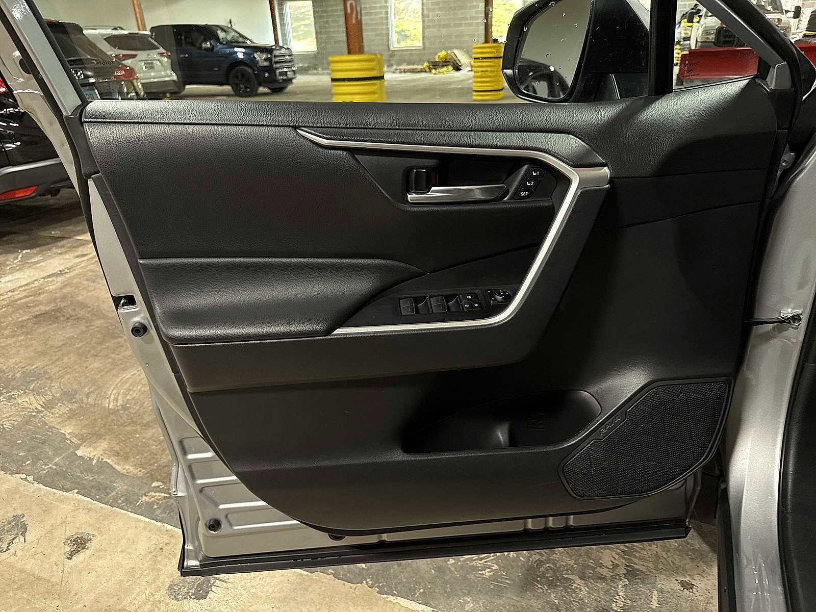 Thumbnail: 2024 Toyota RAV4 - 31