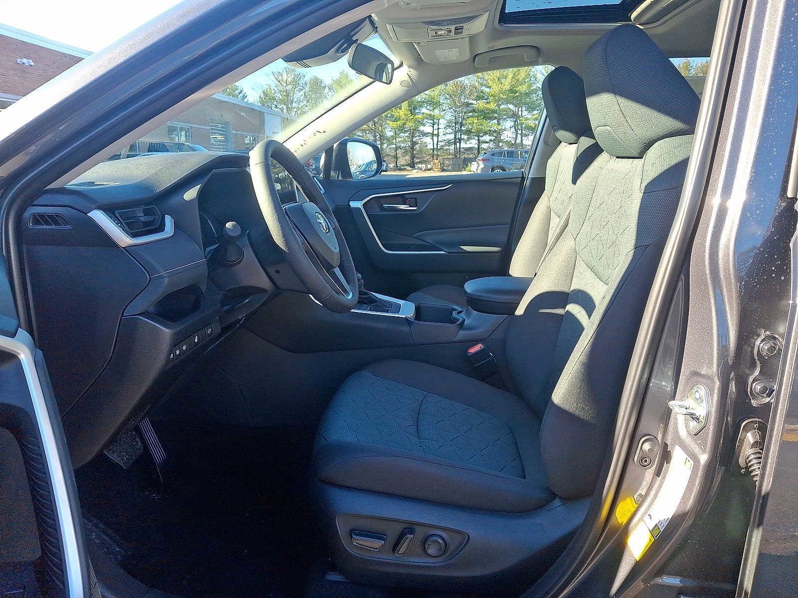 Thumbnail: 2025 Toyota RAV4 - 20