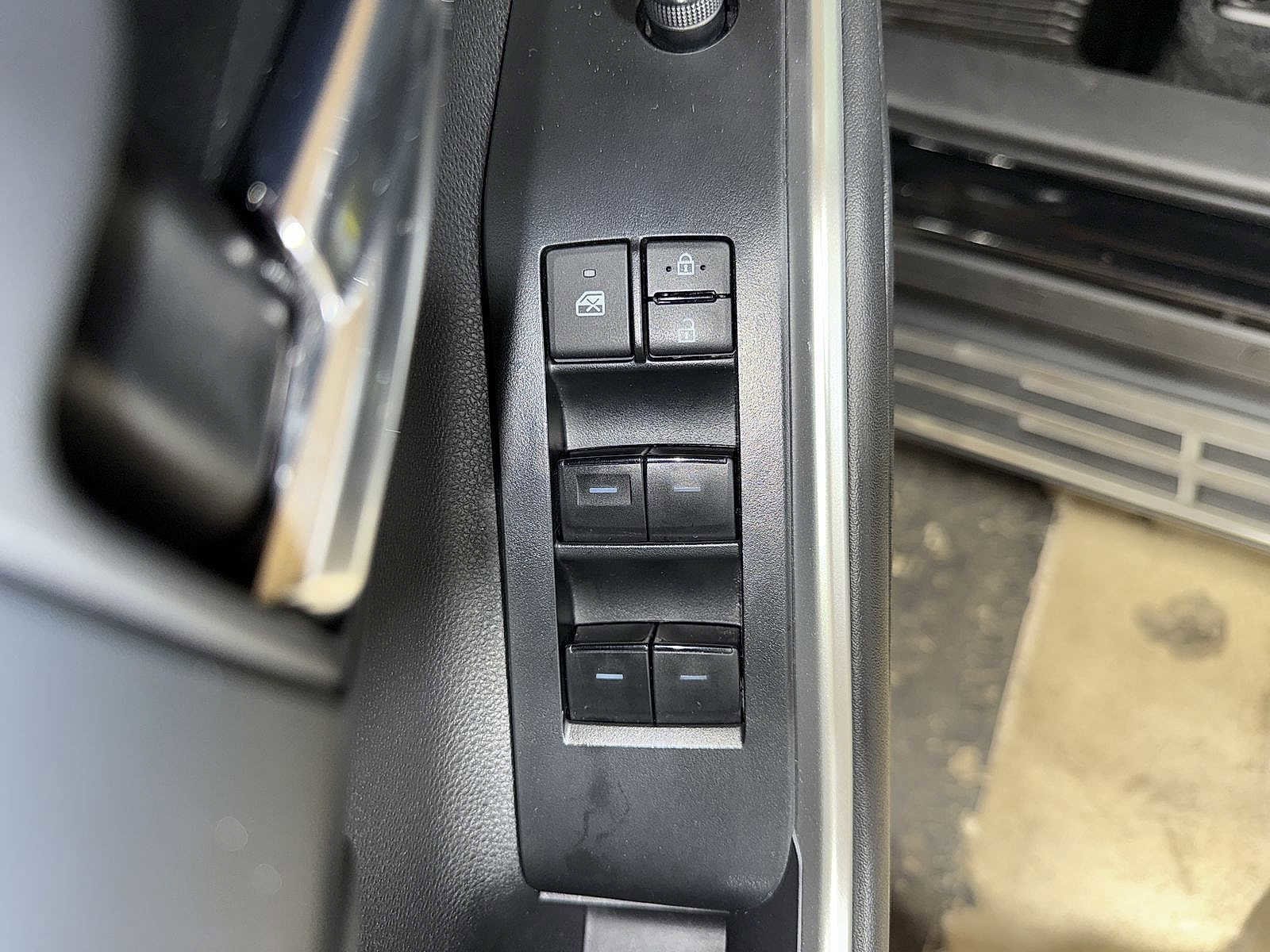 Thumbnail: 2023 Toyota Highlander - 23