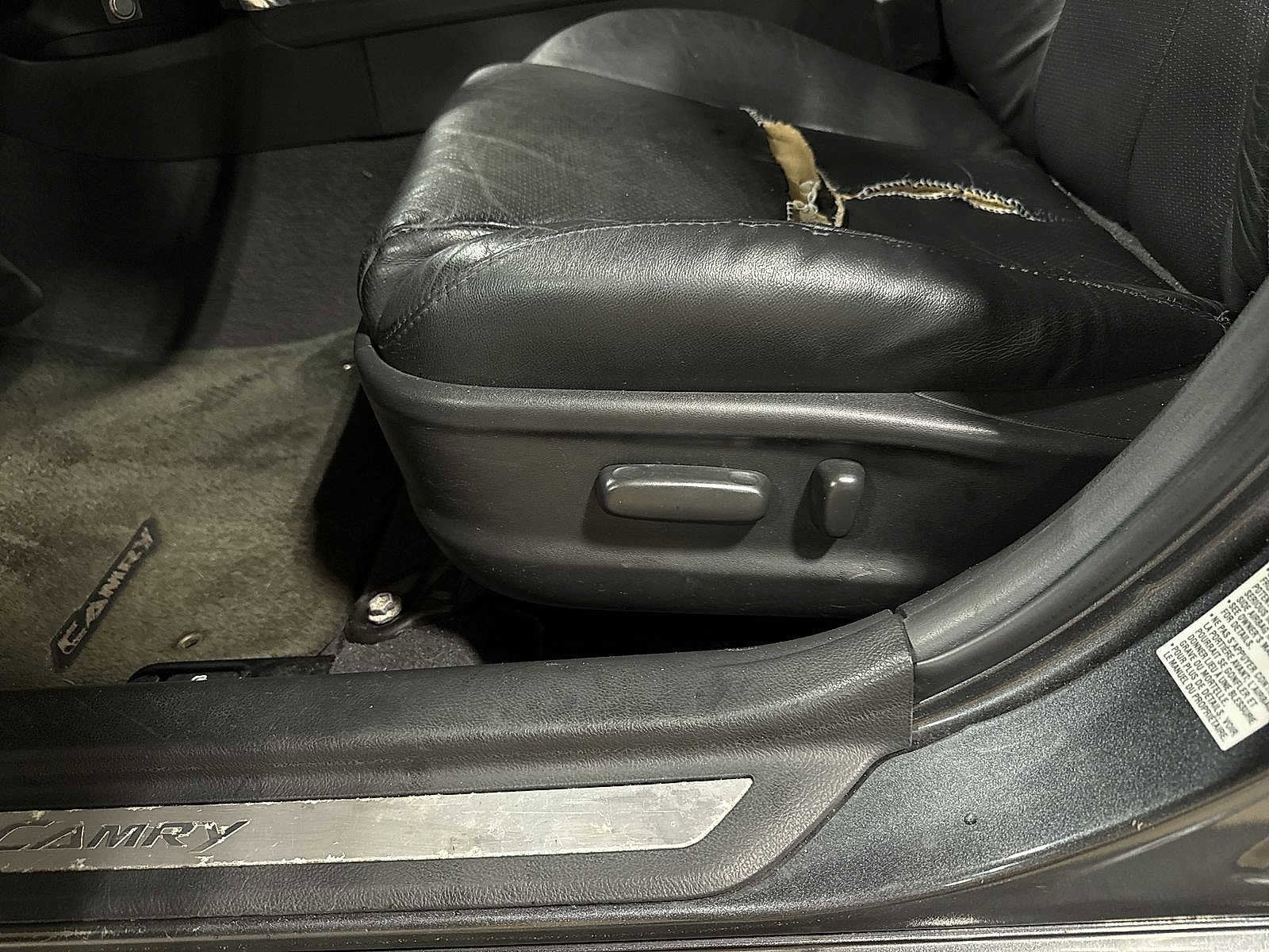 Thumbnail: 2011 Toyota Camry - 20