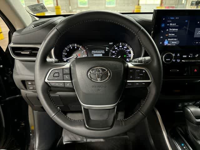 Thumbnail: 2025 Toyota Highlander - 19