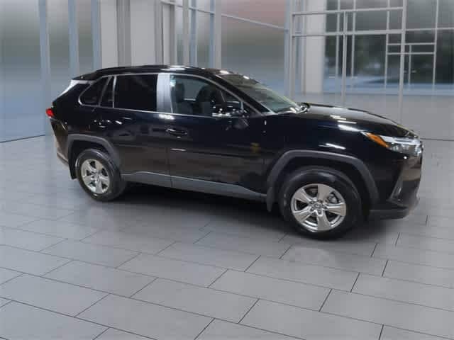 2022 Toyota RAV4 XLE 3
