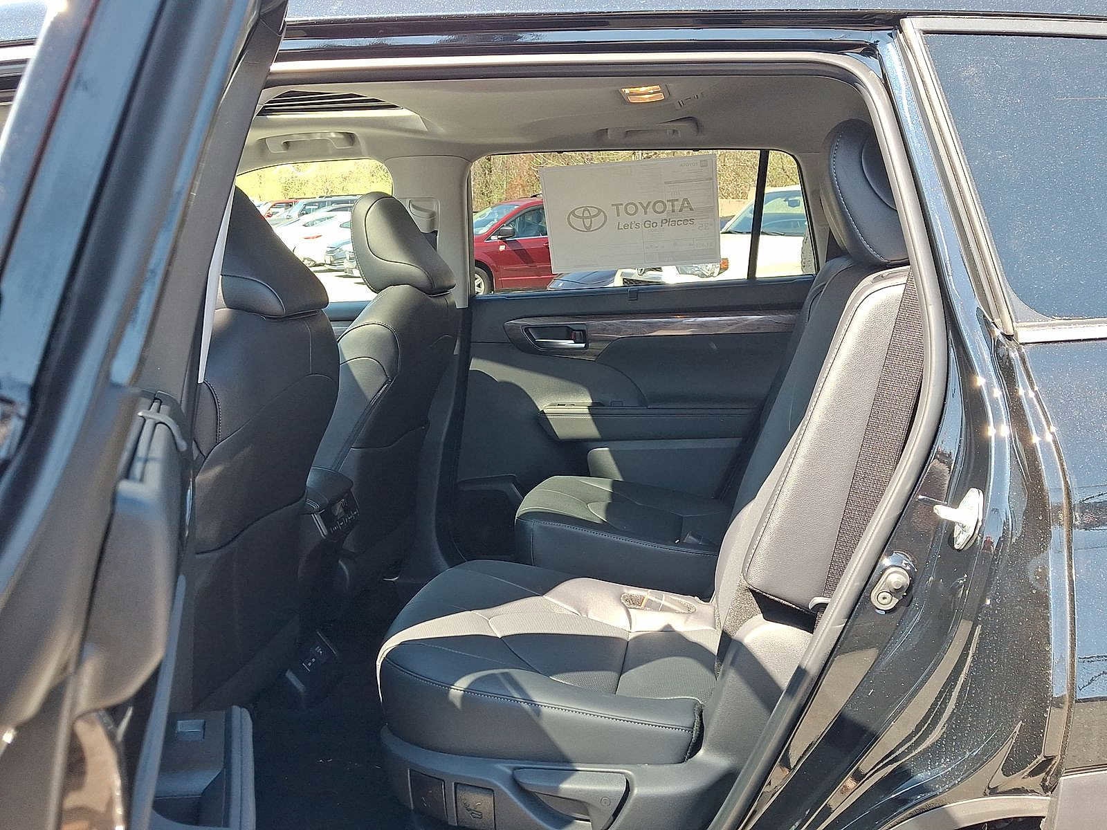 Thumbnail: 2026 Toyota Highlander - 20