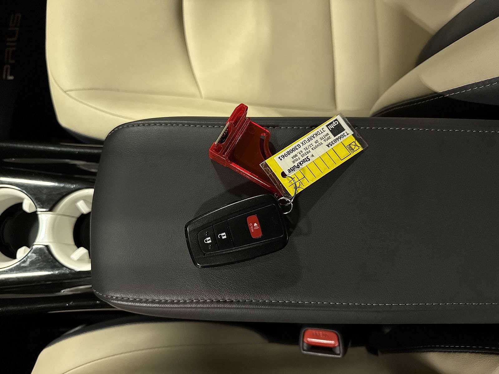 Thumbnail: 2016 Toyota Prius - 32