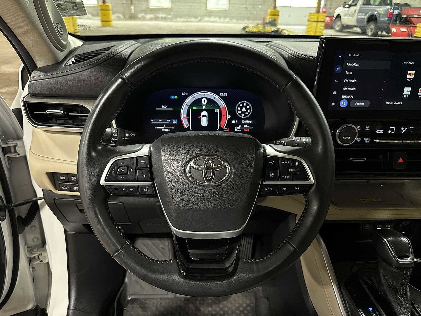 Thumbnail: 2023 Toyota Highlander - 18