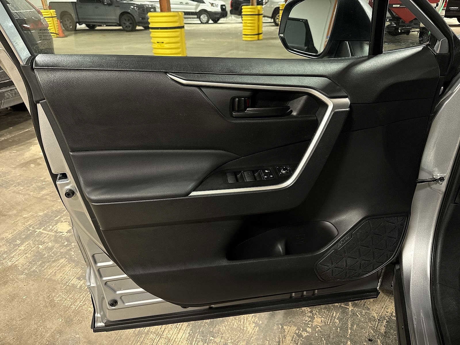 Thumbnail: 2023 Toyota RAV4 - 28