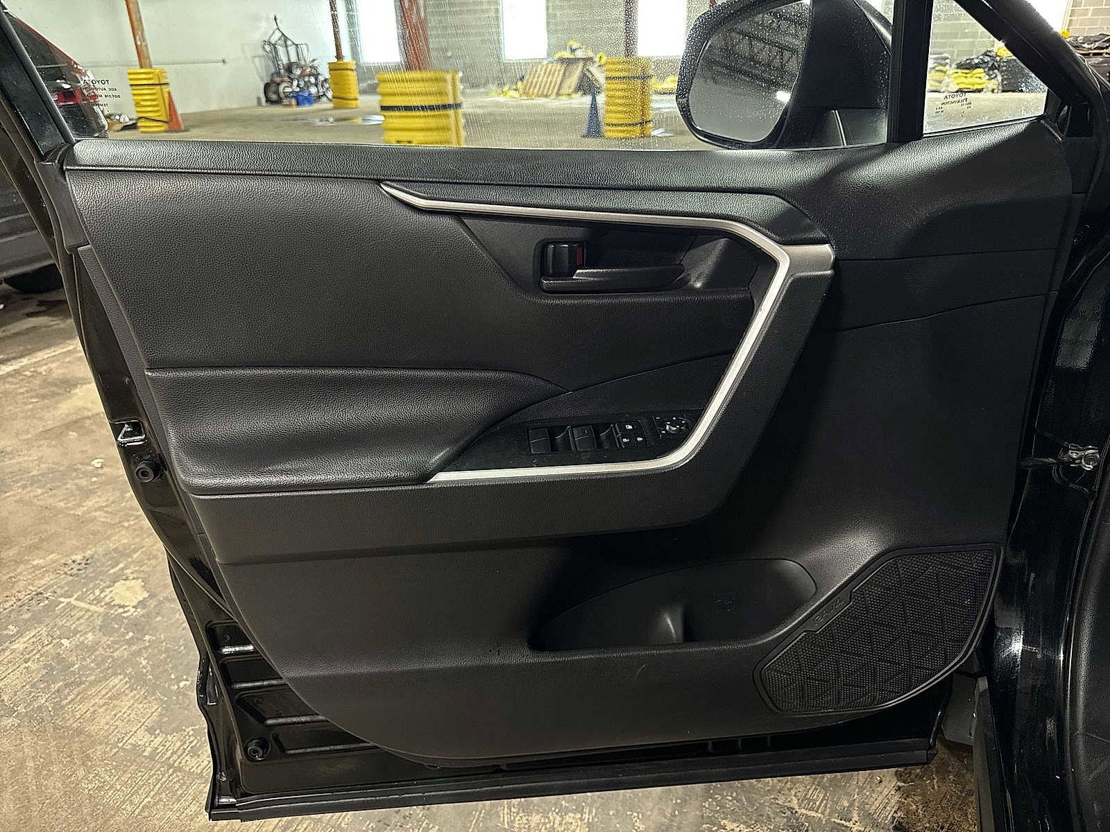 Thumbnail: 2021 Toyota RAV4 - 28