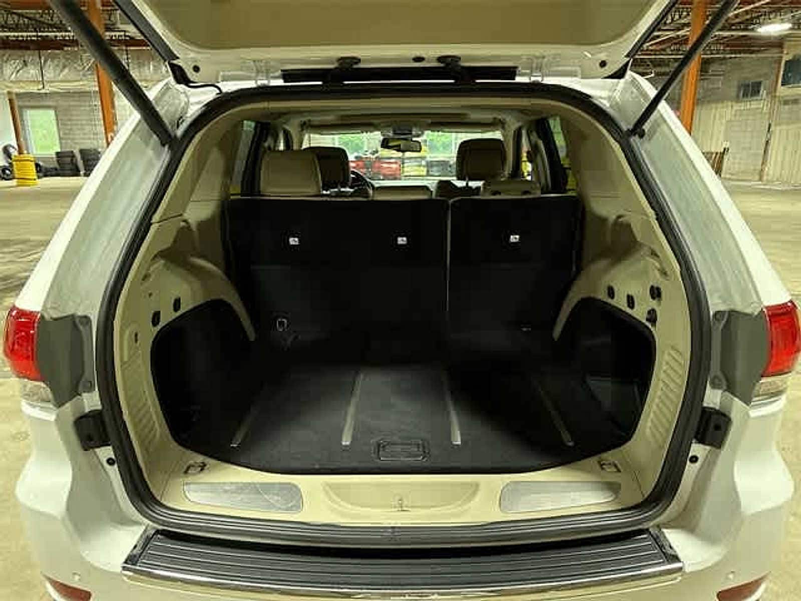 Thumbnail: 2016 Jeep Grand Cherokee - 15