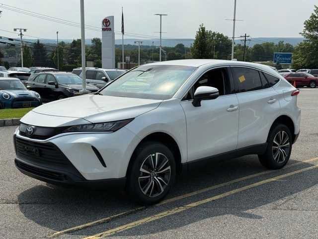 2022 Toyota Venza LE Hero Image