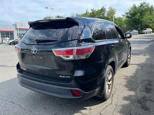 Thumbnail: 2015 Toyota Highlander - 4