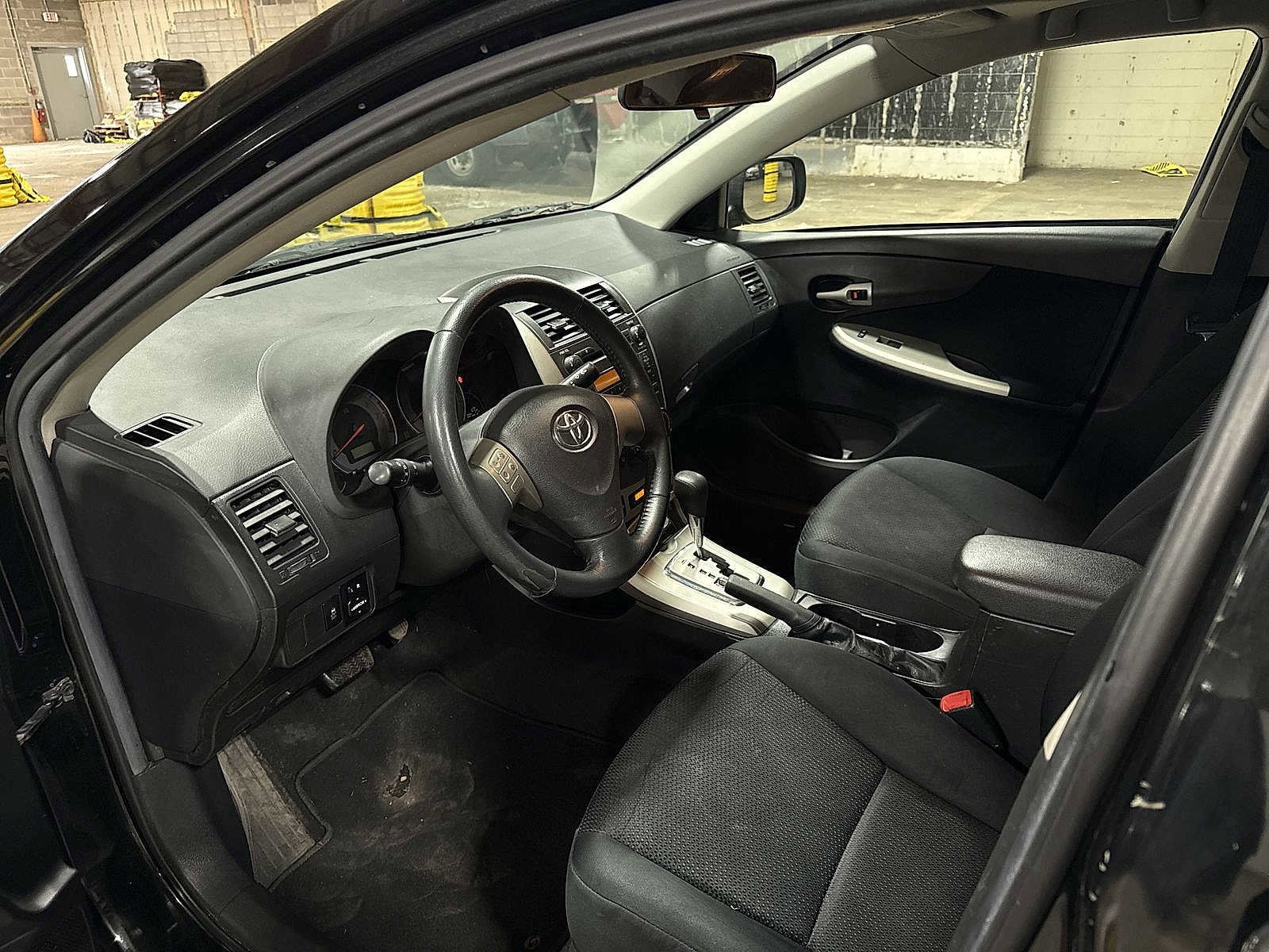 Thumbnail: 2010 Toyota Corolla - 25