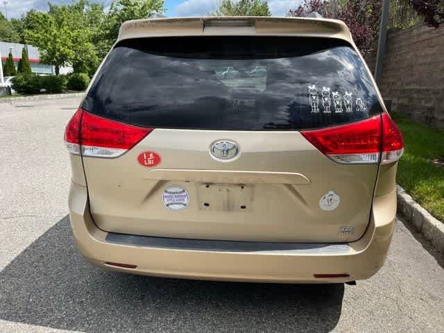 Thumbnail: 2011 Toyota Sienna - 5