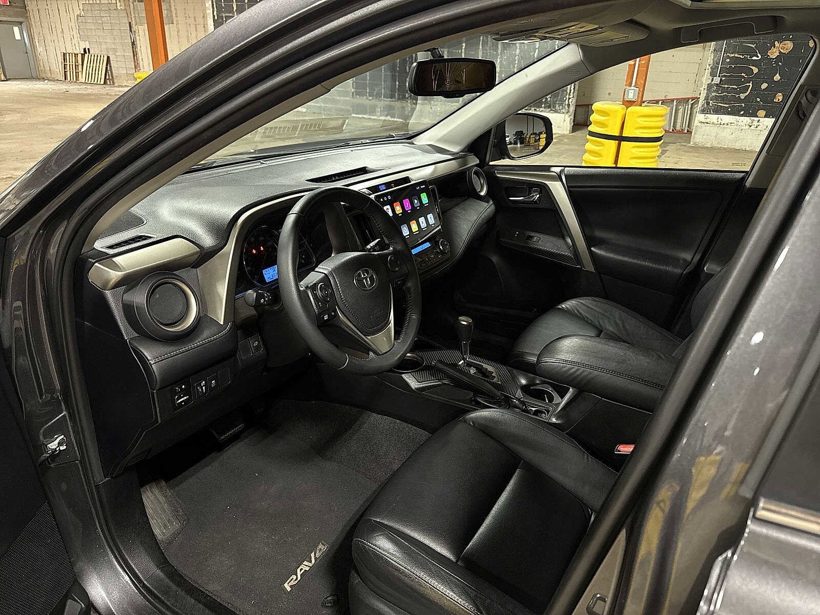 Thumbnail: 2015 Toyota RAV4 - 29