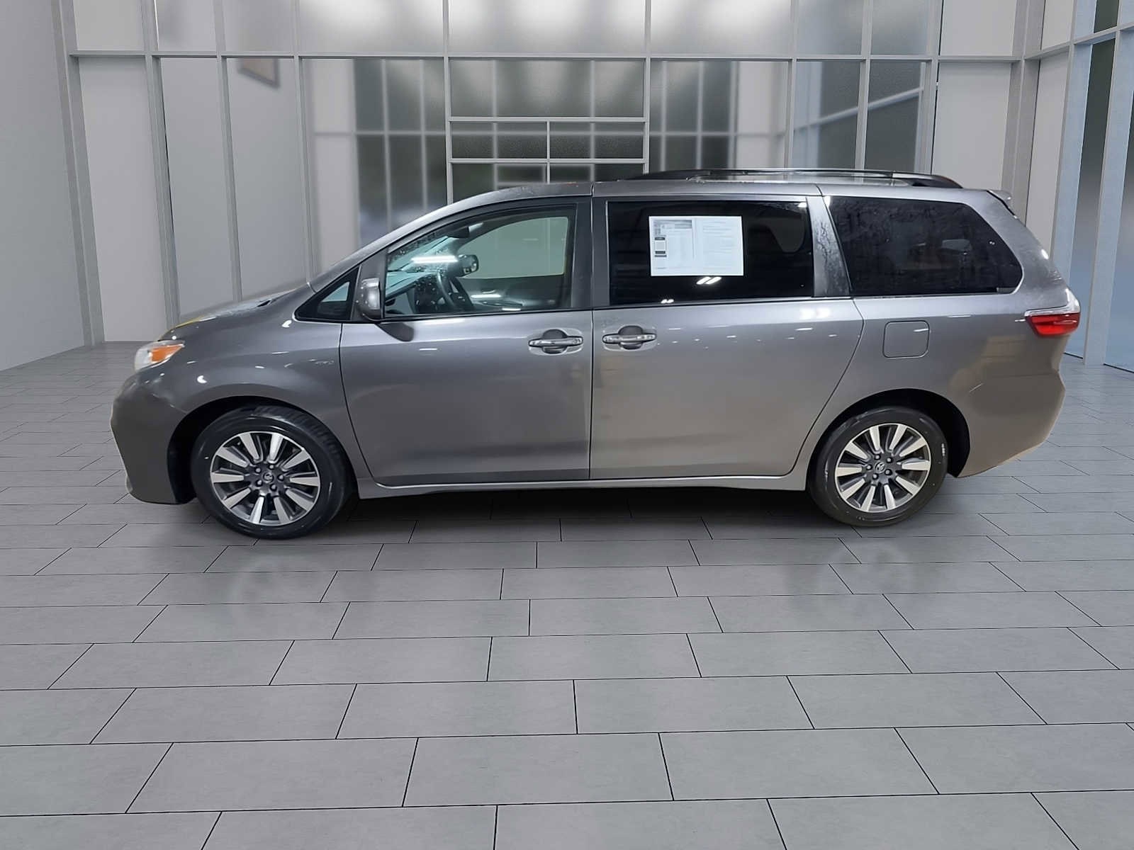 Thumbnail: 2020 Toyota Sienna - 4