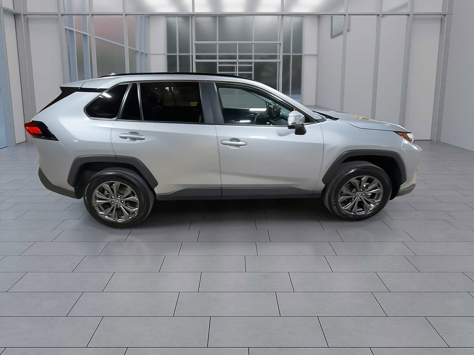 Thumbnail: 2025 Toyota RAV4 - 9