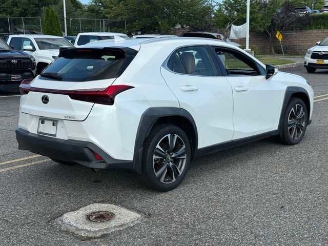 Thumbnail: 2020 Lexus UX - 4