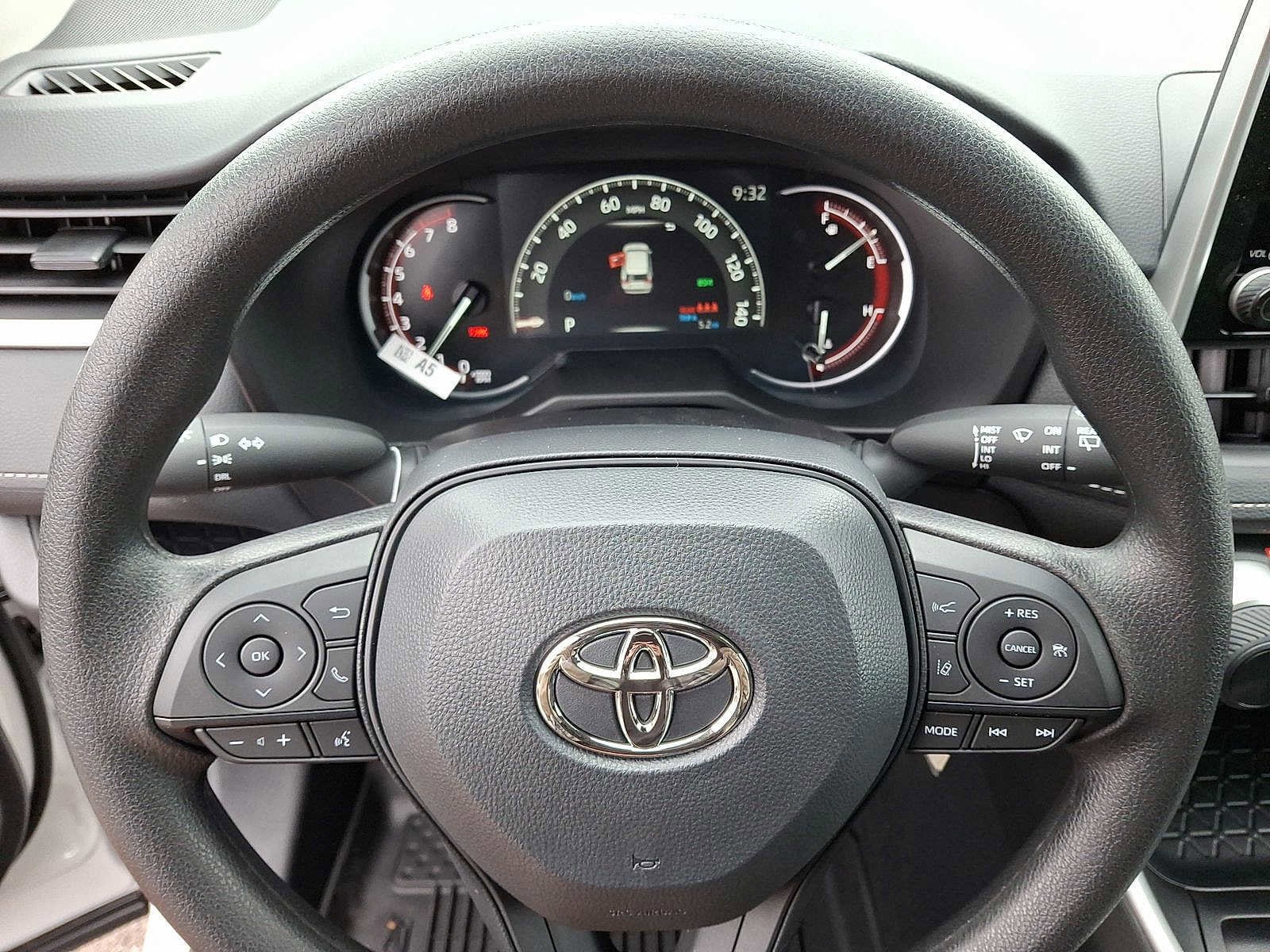 Thumbnail: 2025 Toyota RAV4 - 17