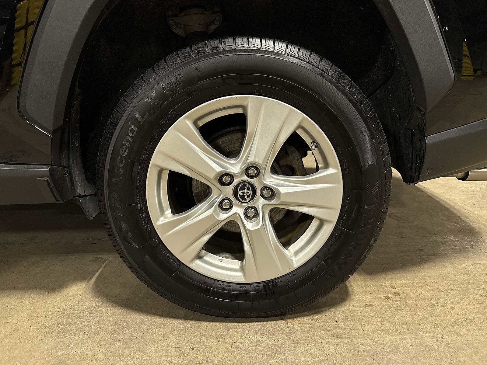 Thumbnail: 2020 Toyota RAV4 - 10