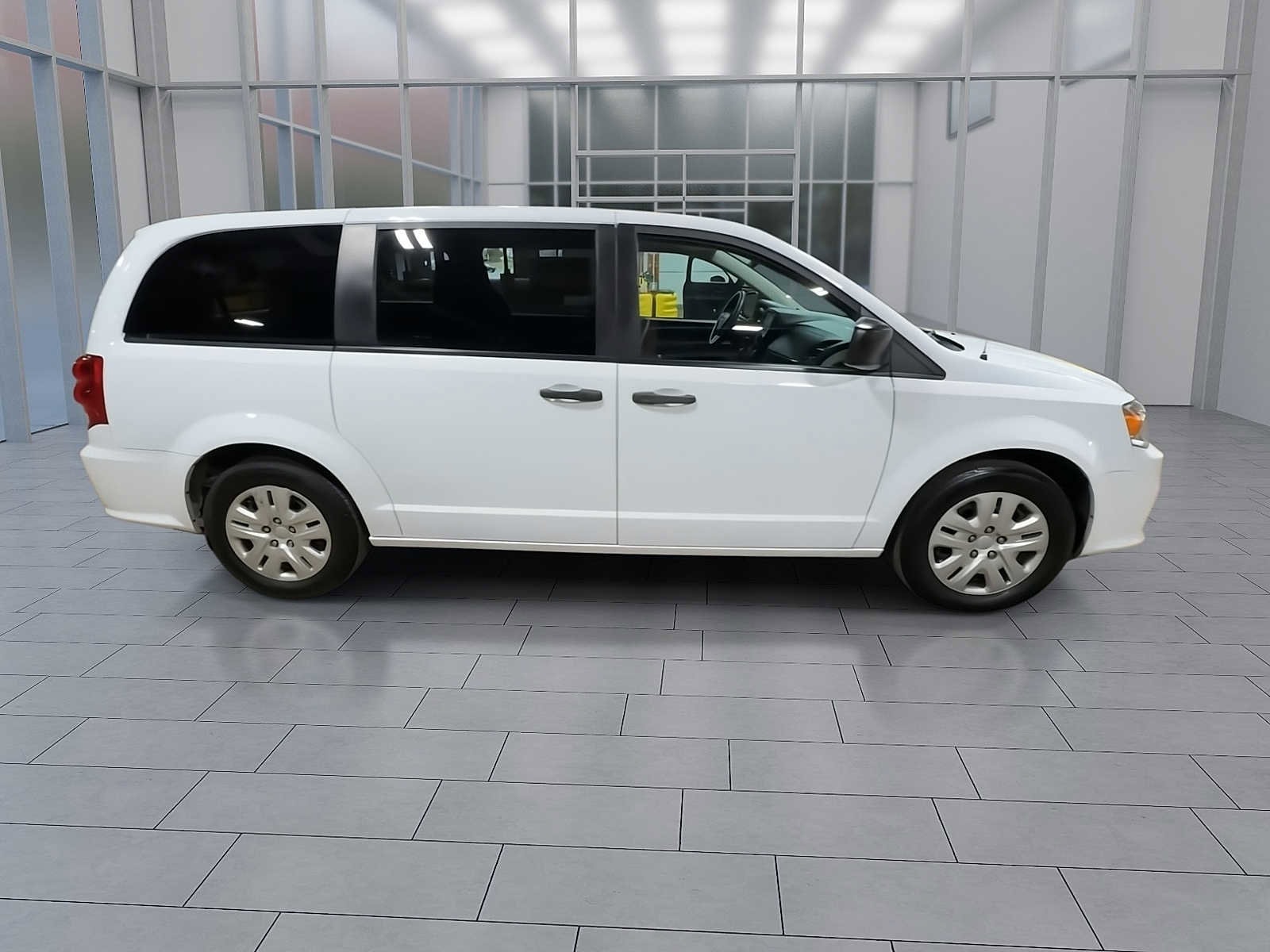 Thumbnail: 2019 Dodge Grand Caravan - 9