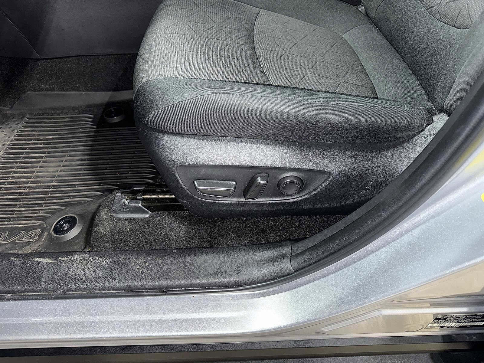 Thumbnail: 2023 Toyota RAV4 - 23