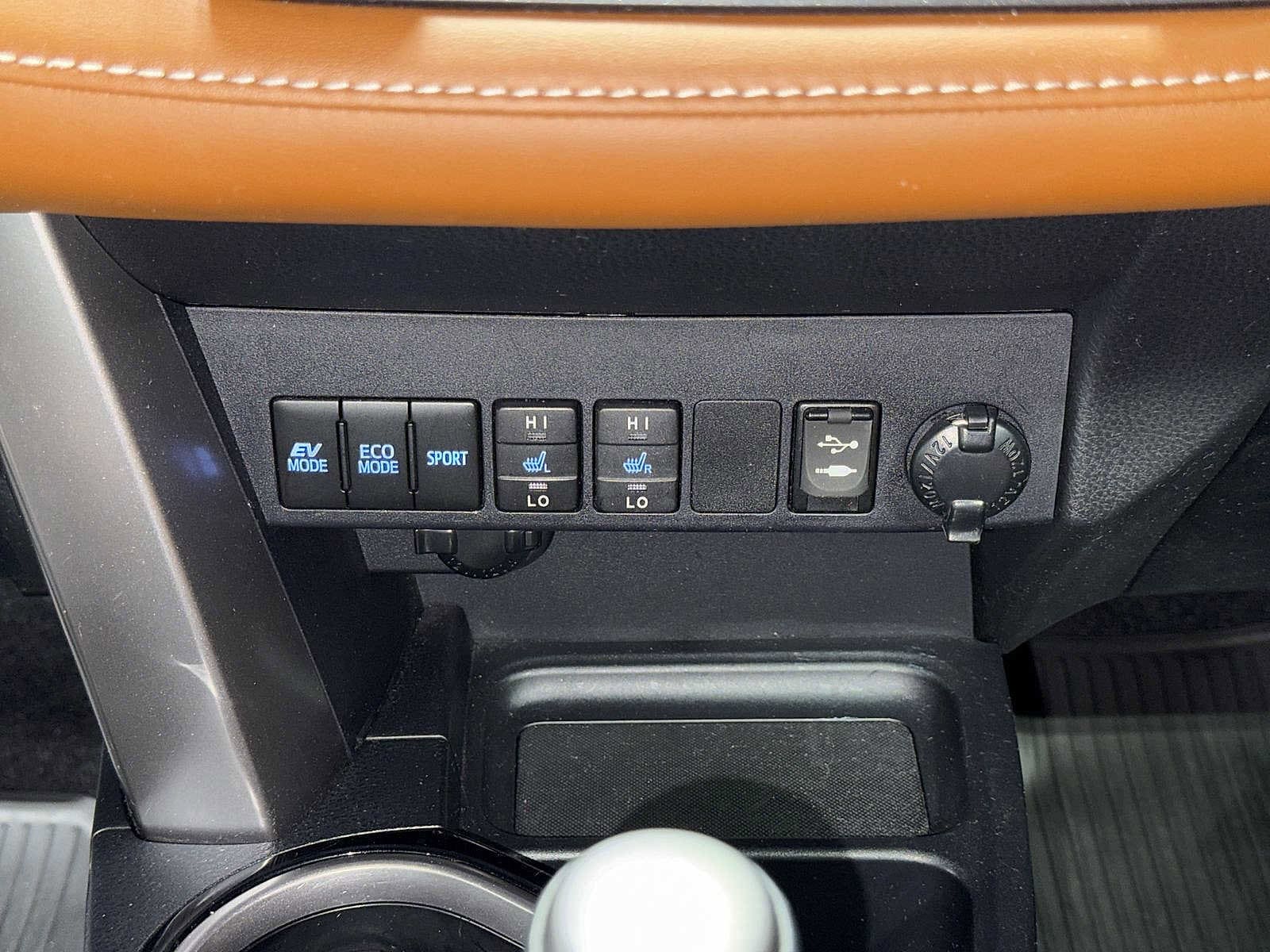 Thumbnail: 2017 Toyota RAV4 - 33