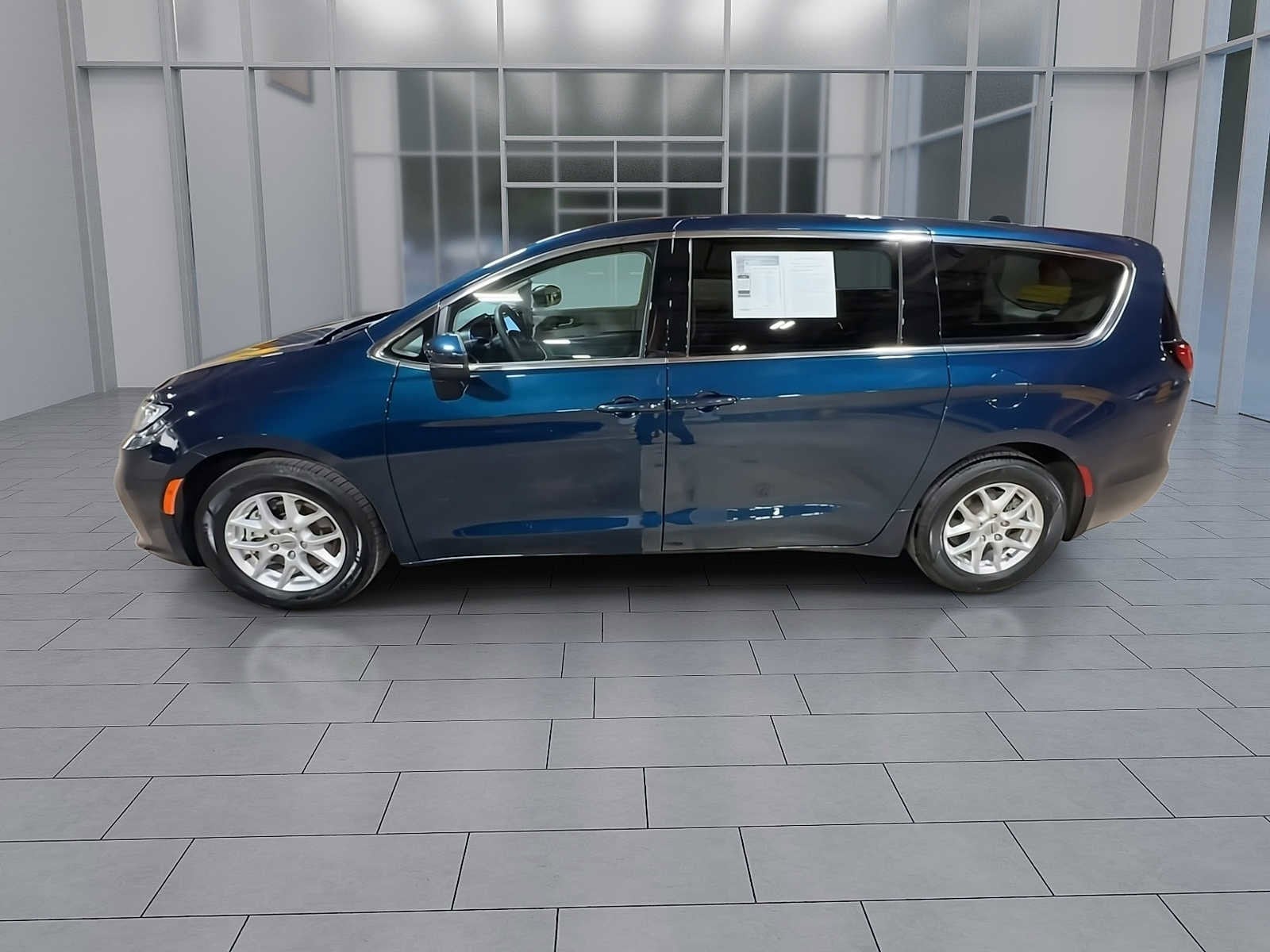 Thumbnail: 2023 Chrysler Pacifica - 5