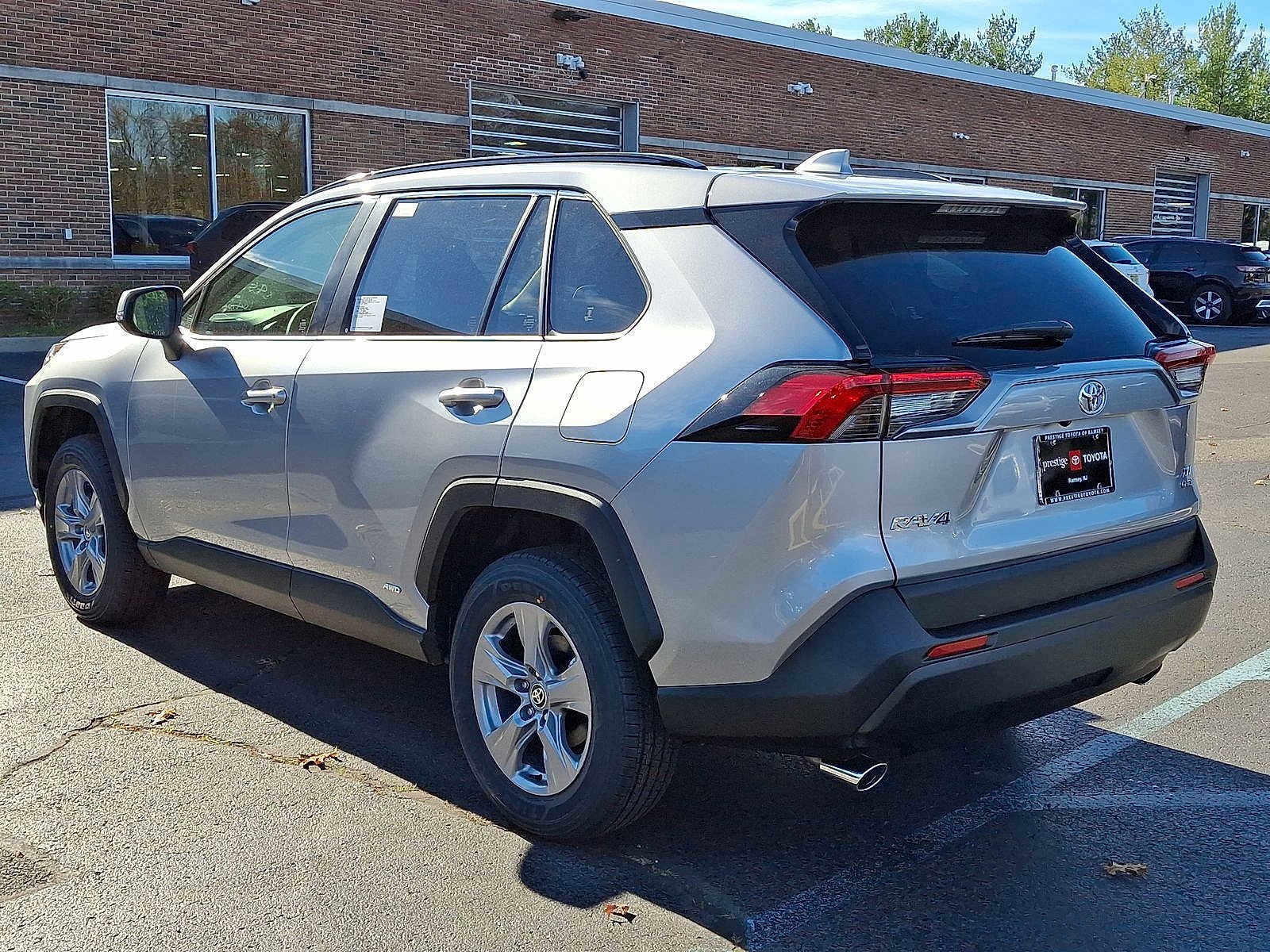 Thumbnail: 2025 Toyota RAV4 - 11