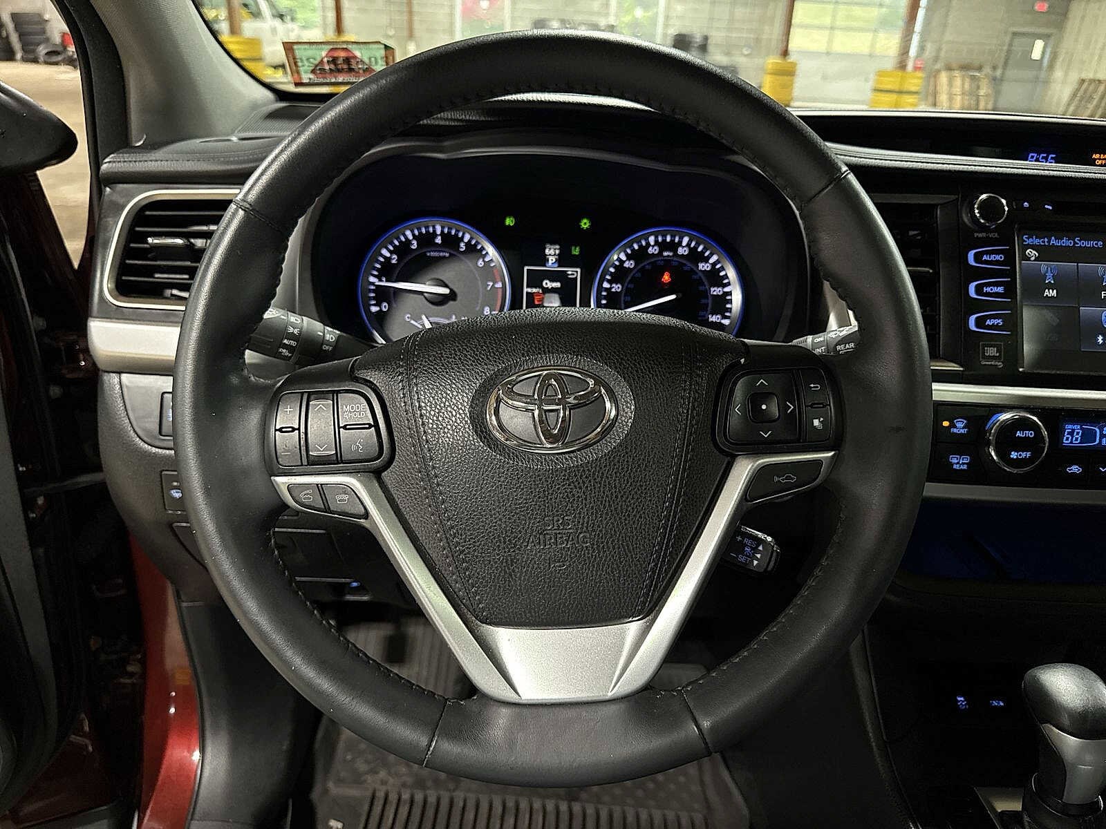 Thumbnail: 2016 Toyota Highlander - 19