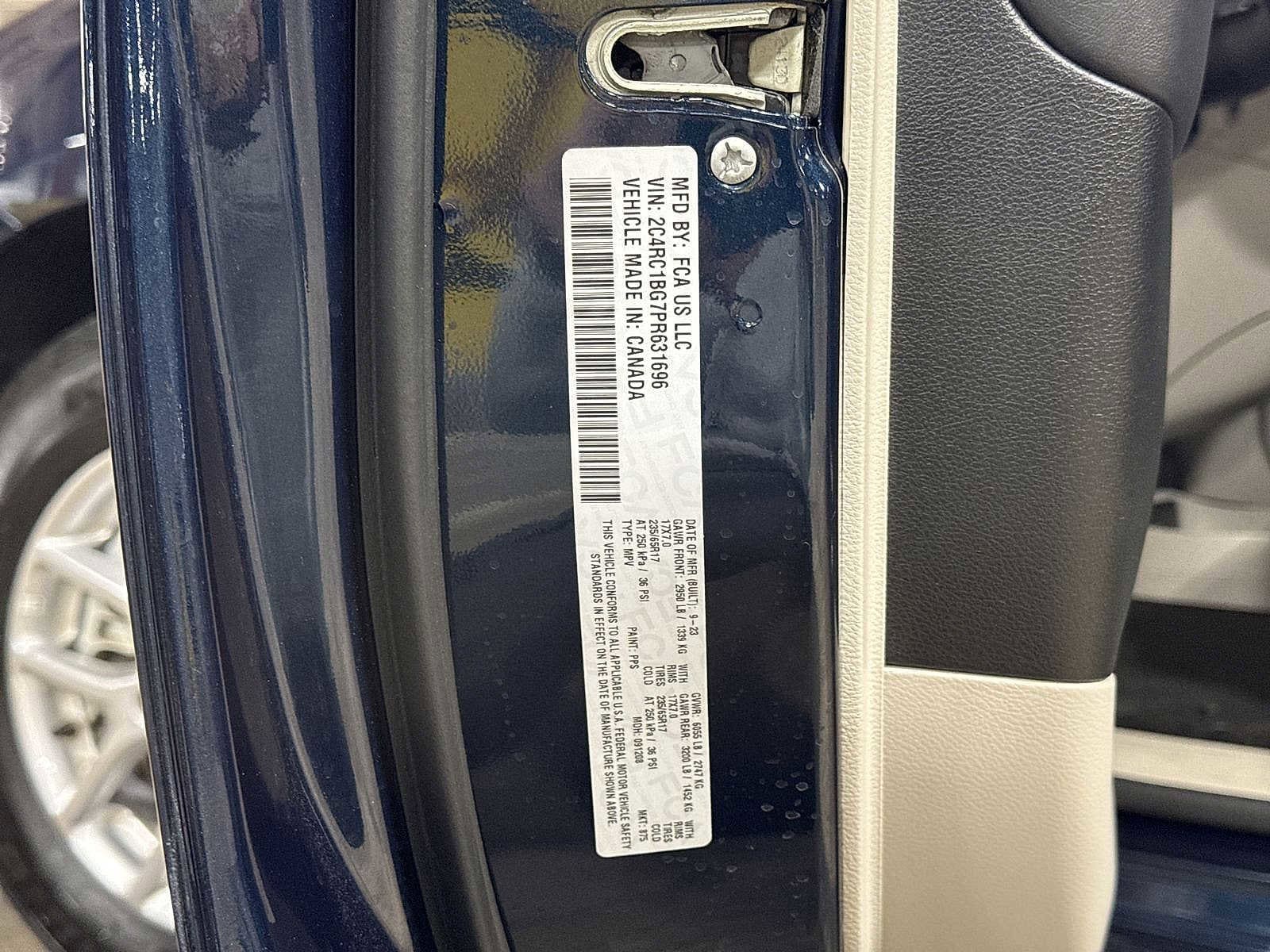 Thumbnail: 2023 Chrysler Pacifica - 14