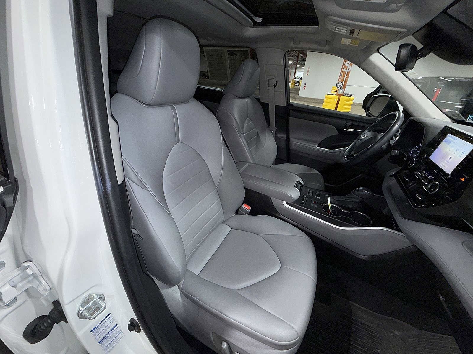 Thumbnail: 2021 Toyota Highlander - 16