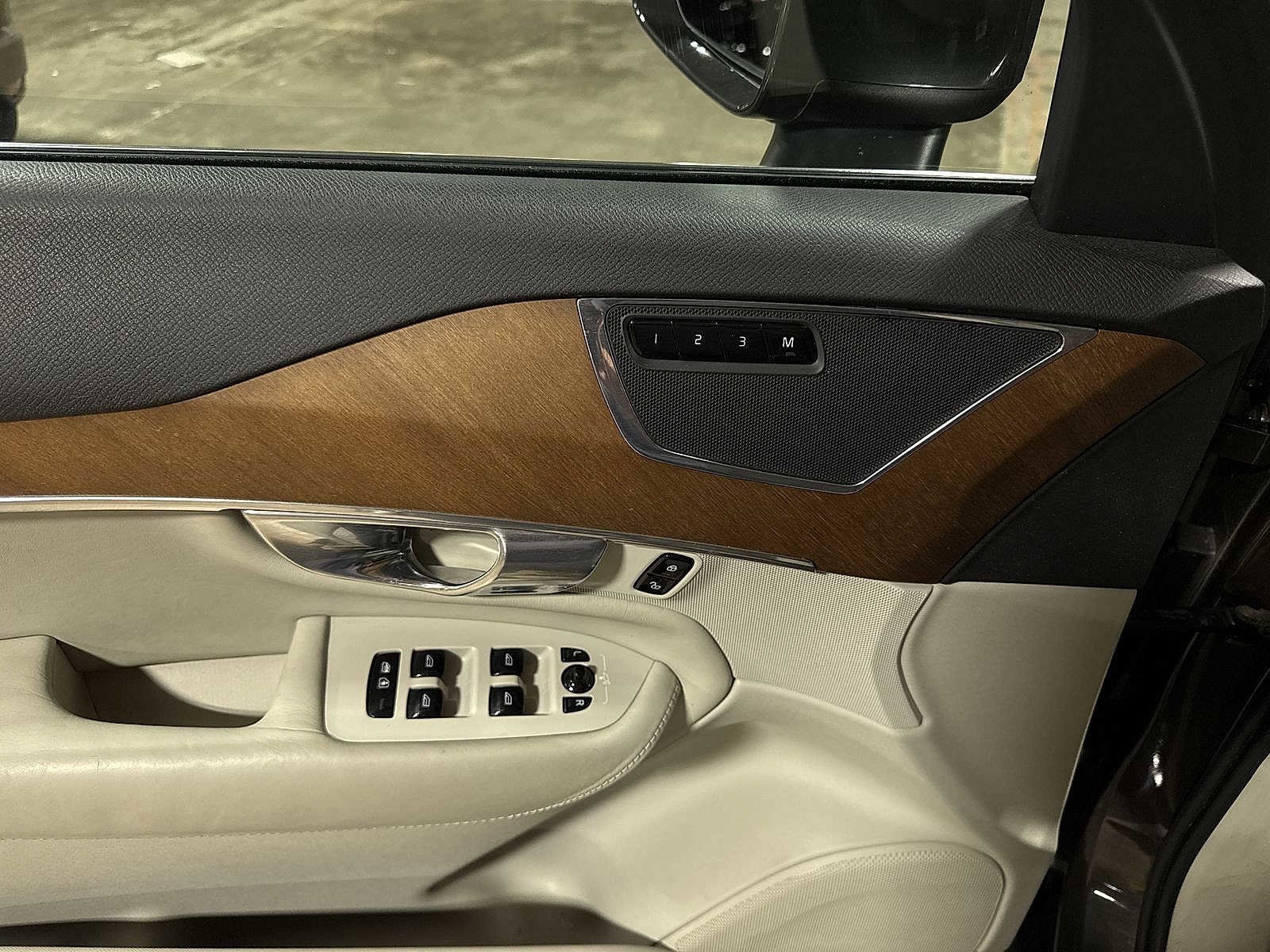 Thumbnail: 2018 Volvo XC90 - 23