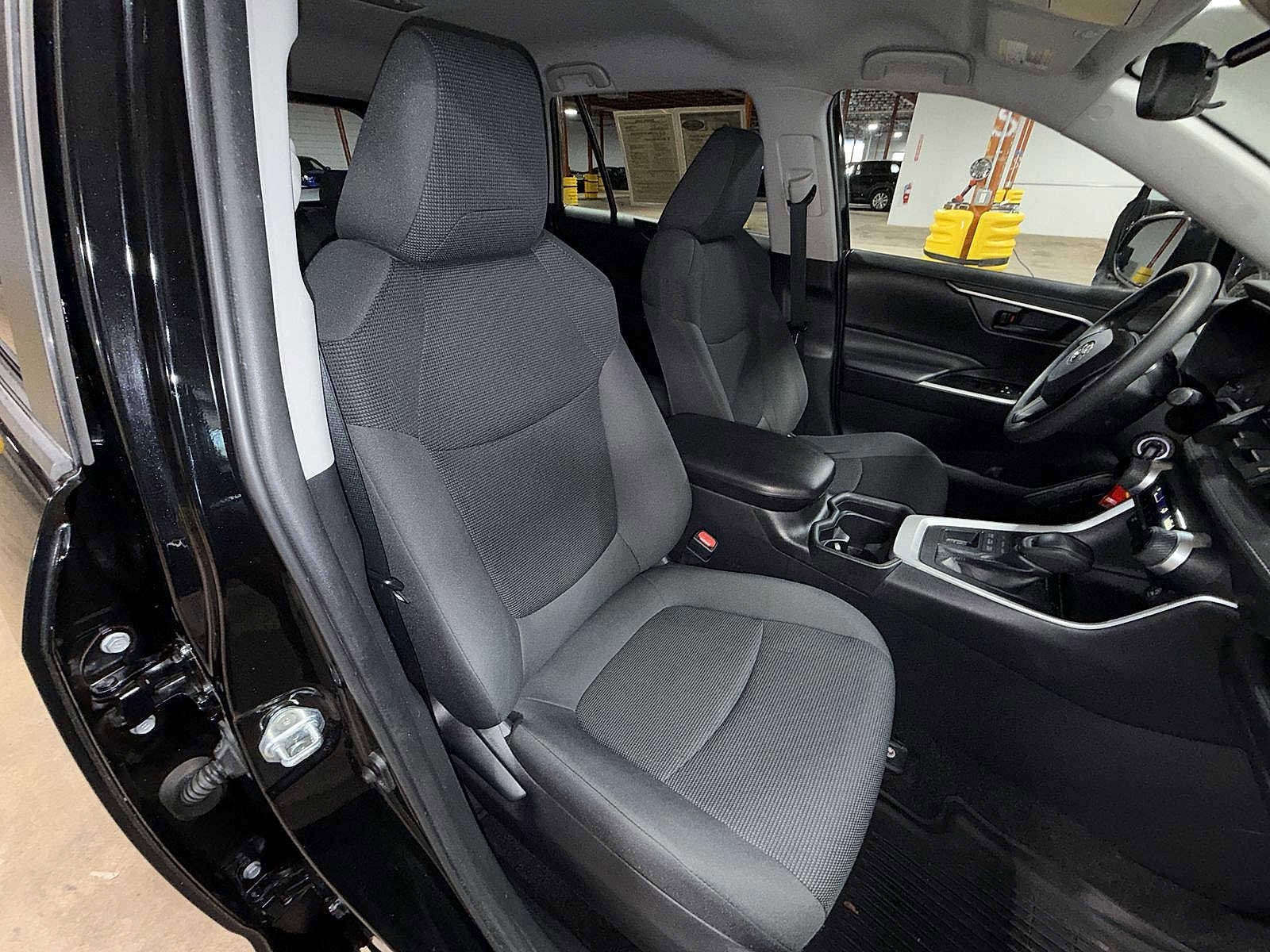 Thumbnail: 2019 Toyota RAV4 - 16