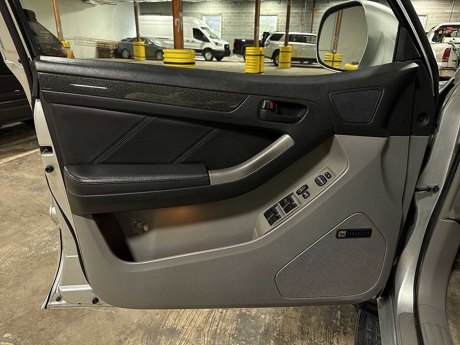 Thumbnail: 2005 Toyota 4Runner - 30