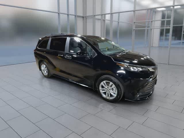 Thumbnail: 2025 Toyota Sienna - 2