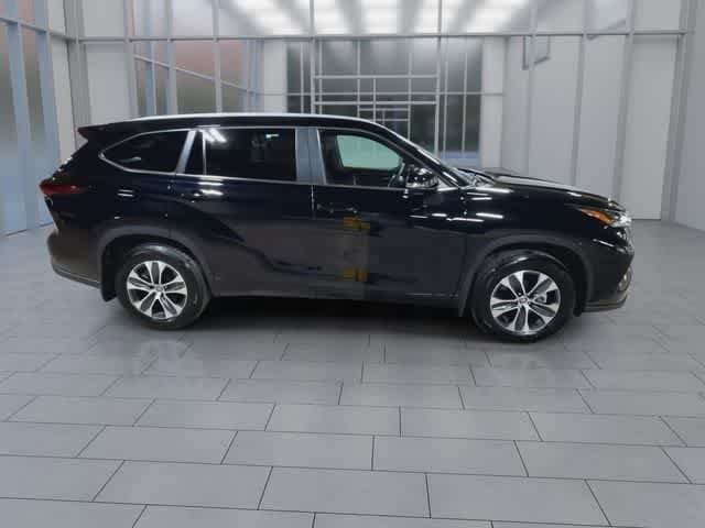 Thumbnail: 2025 Toyota Highlander - 9