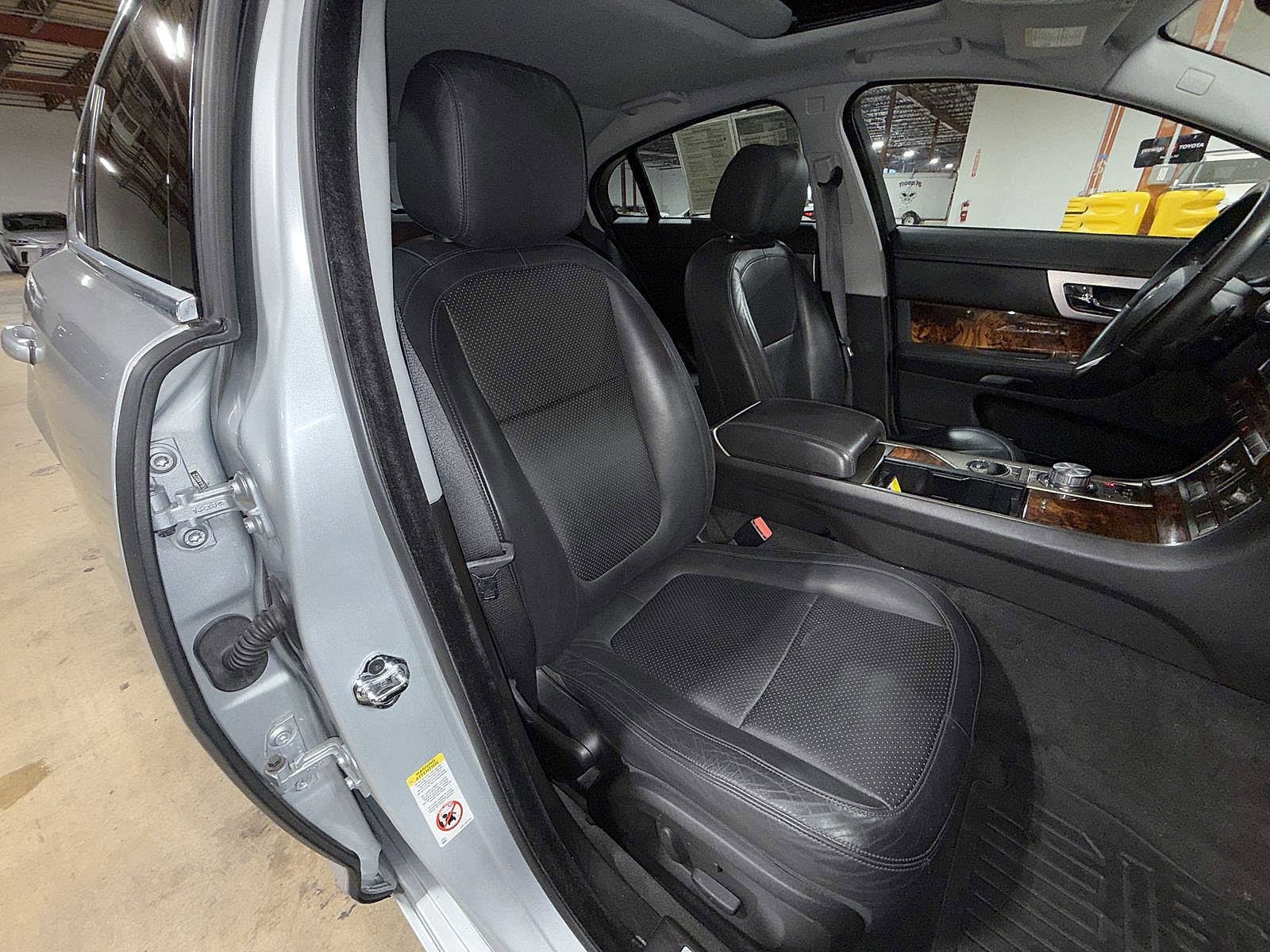 Thumbnail: 2009 Jaguar XF - 15