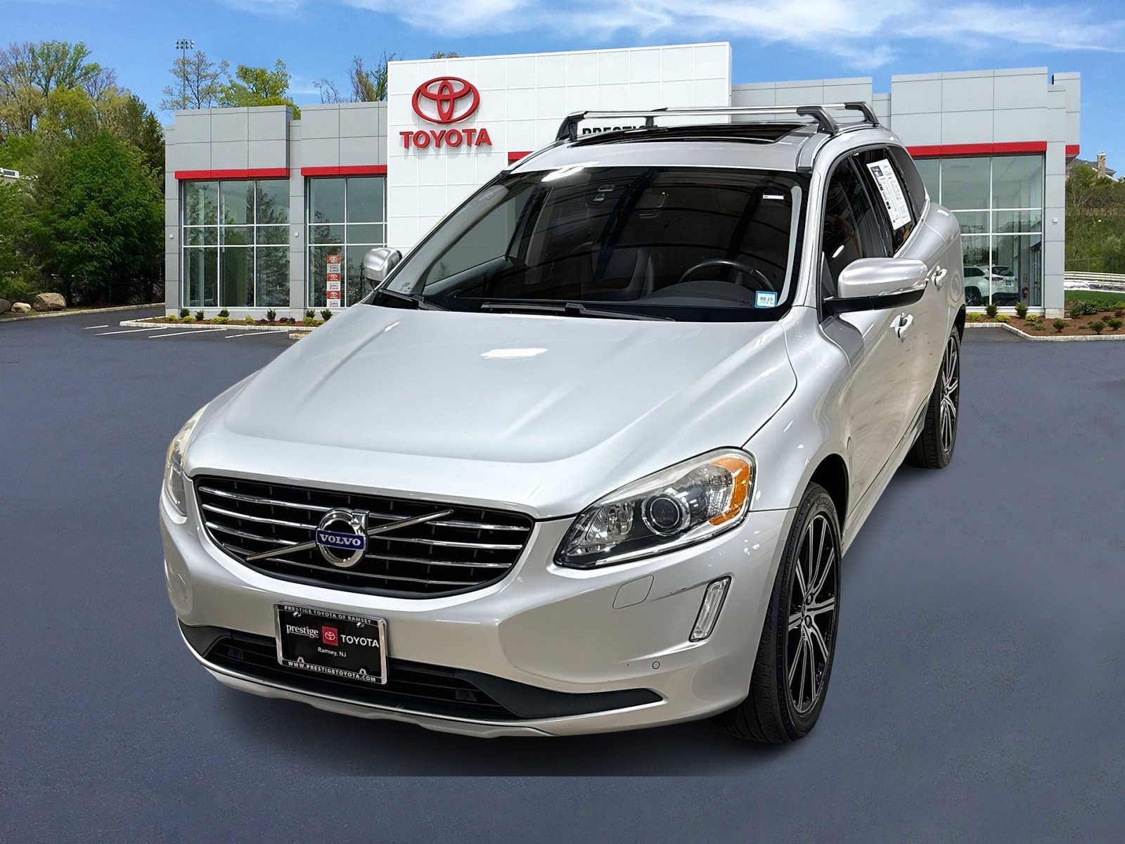 Thumbnail: 2017 Volvo XC60 - 1