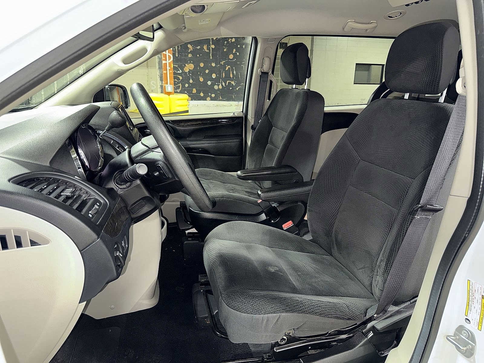 Thumbnail: 2019 Dodge Grand Caravan - 15