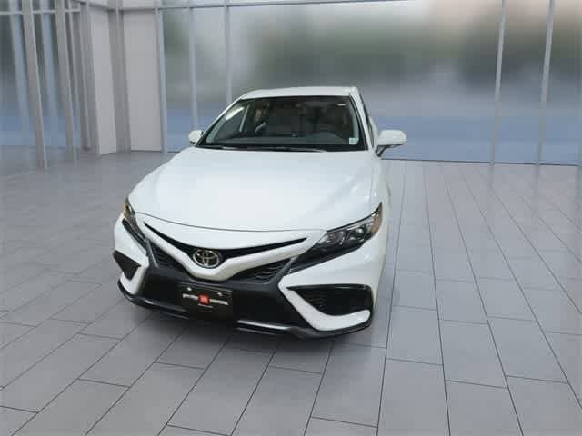 2022 Toyota Camry SE 3
