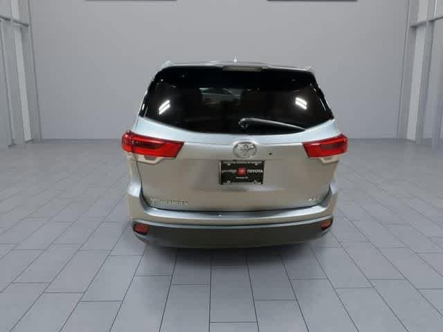 Thumbnail: 2017 Toyota Highlander - 7